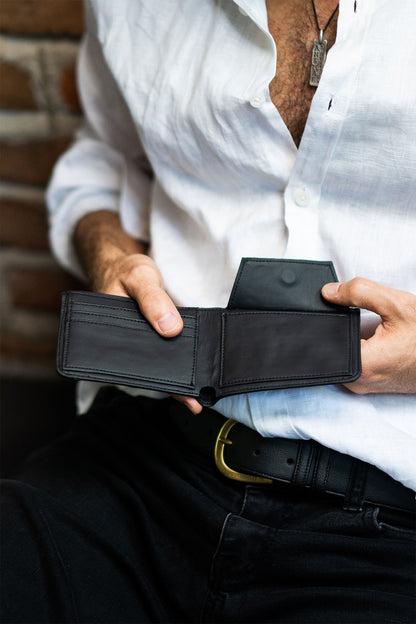 Mens vegan wallet with slim coin pocket 